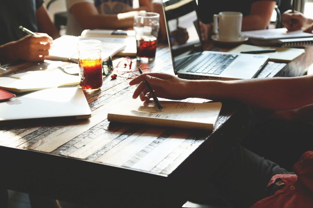 desk, book, notebook-7781833.jpg